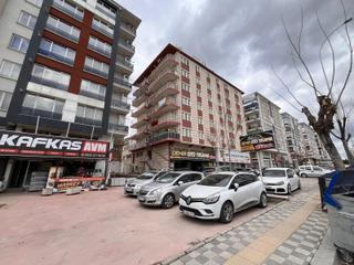 Adnan Menderes Bulvarı'nda Satılık 70 M²teraslı 90m² 2+1 Daire