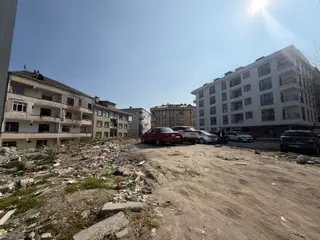 Güngören Merkez'de Site İçerisinde Kentsele Girmiş 2+1 Ara Kat