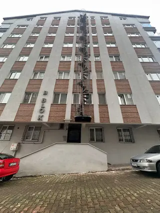 Şirinevler'de Geniş 2+1 | Ara Kat | Eşyalı Satılık Daire