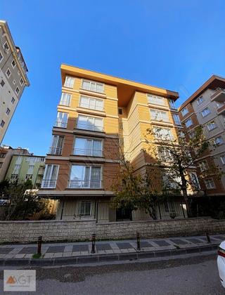 Agt'den İnkılap Mah Site İçinde Boş 70m2 2+1 Satılık Konut