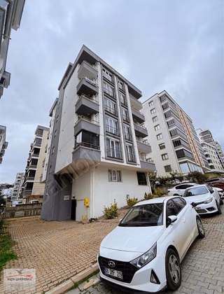 Atakent'te Merkezi Konumda Eşyalı Satılık Geniş 1+1 Daire