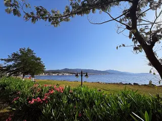 Panaromik Deniz Mazaralı Denize Sıfır 2+1 Ara Kat Daire