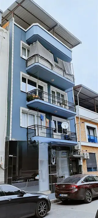 Buca Yıldız'da Komple Bina 3adet 2+1daire, 1 Adet 96 M2 İş Yeri