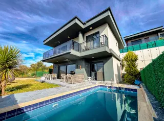 Kuşadası Bayraklıdede Satılık Lüks Villa