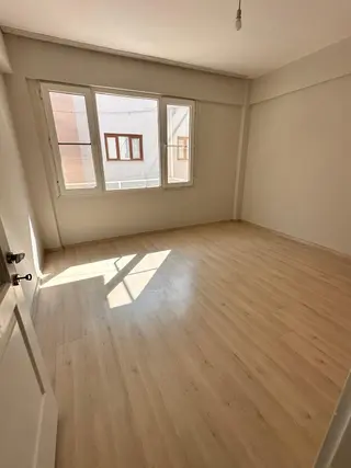 Balçova Merkezde Kiralık Geniş Ve Ferah 3+1 Daire