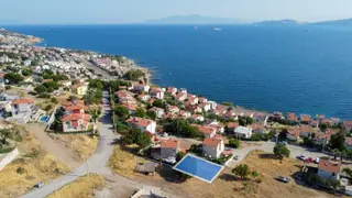 Yenı Foça'da Sahıle Yakın Deniz Manzaralı 335 M2 Satılık Arsa.
