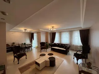 İki Nisan Caddesinde Satılık Site İçi Tripleks Villa