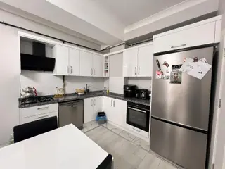 Altıntepe'de Lüks Yapıda Geniş Yatak Odalı Ara Kat 2+1