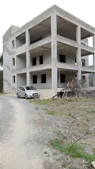 Konyaaltı Yarbaşçandırda Doğa İçerisinde Satılık 3 Katlı Bina