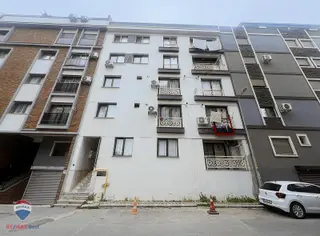 34 Karşıyaka Şemikler De Satılık 1+1 Daire