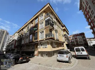 Ufuk Caddesi Dibinde 2+1 Ara Kat Çift Balkonlu Köşe Daire