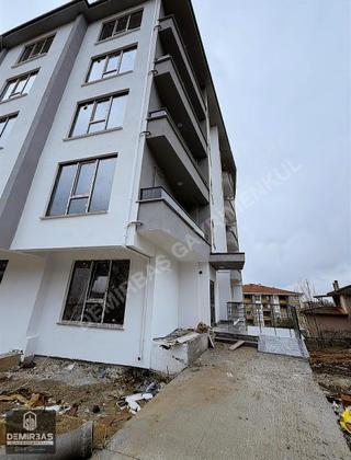 Demirbaş Gayrimenkul'den Satılık Üni. Böl. Fırsat 1+1 Daire