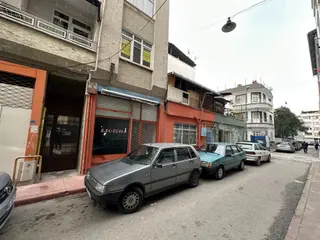 İstiklal Okulu Arasında 25 M2 Satılık Dükkan