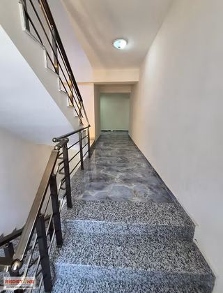 Karasu'da Havuzlu Sitede Satılık Eşyalı 2+1 Ara Kat Lüks Daire