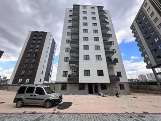 Akev Gayrimenkul'den Mehmetçik 3 Bloklu Sitede 2+1 Ara Kat Daire