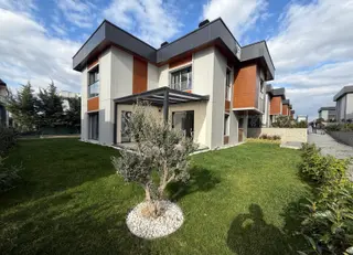 Süleymanpaşa’da-havuzlu-lüks Ve Sıfır-asansörlü Tripleks Villa