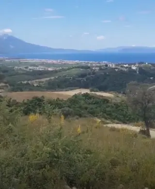 Kuşadasi Soğucak Ulucak Mevki̇ İmarli Vi̇lla Arsasi