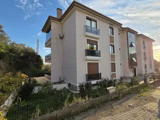 Altınoluk Köy Yolu Üzeri 3+1ayrı Mutfak 25 M2 Müştemilatlı Daire