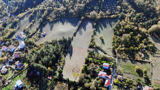 Turizm Bölgesinde,göl Manzaralı & Özel Yolu Olan 9.960 Metrekare