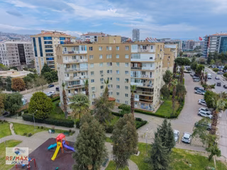 Bayraklı Osmangazi Mahallesinde Site İçinde 3+1 Satılık Daire