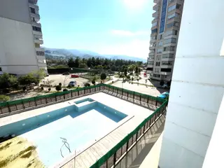 Erdem Emlak Ofisinden Satılık Derebahçede Satılık Site İçinde 3.kat 180 M2 Daire
