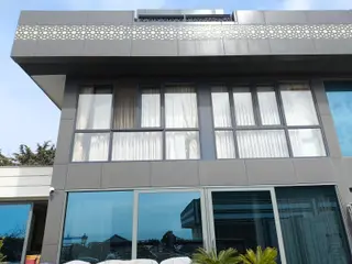 Sahil Mahallesi Deniz Manzaralı 5+2 500m2 Satılık Villa