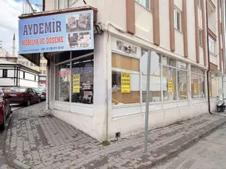 Sivas Ozan Emlak'tan Mehmet Paşa'da Satılık 180 M² Dükkan