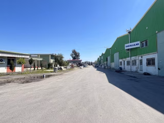 Zorlu'dan Site İçinde D400 E Yakın 2000 M2 Satılık Depo Fabrika