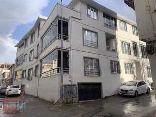 Aktaş'tan Güllükte Kat Mülkiyetli Geniş 1+1 Satılık Daire