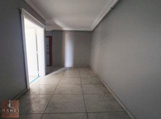 Merkezi Konumda İskanlı Kat Mülkiyetli 2+1 Satılık Arakat Daire