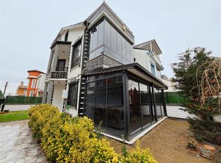Yalı Mah.'de Deniz Manzaralı Teraslı Ve Verandalı Mütakil Villa