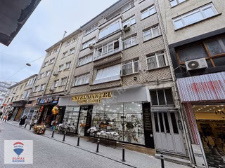 Ümraniye Çarşı'da Satılık 2 + 1 Ara Kat Daire
