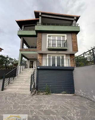 Güneş Emlaktan Hisarcıkta 4 Katlı Satılık Sıfır Villa