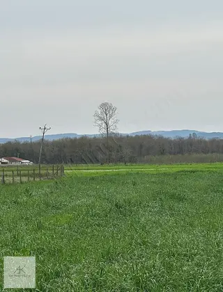 Köy Merkezinde Yerleşim Alanına 100 Metre 970 M² Tarla