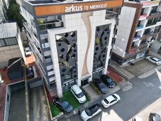İzmir Yolu Yakını Köşe Vitrinli Kiracılı Satılık Dükkan
