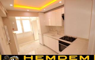 Hemdem Gayrimenkul'den 30 Ağustos'ta Full+full Yapılı Arakatta 3+1 Satılık Daire