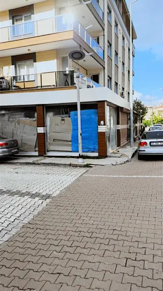 Menemen İnönü Mahallesinde 3 Cepheli, 300 M² Görünürlüğü Yüksek