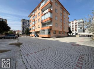 Ulubatlıhasan İl Jandarma Trafik Parkı Yakını Arakat Geniş 3+1 Ulubatlıhasan İl Jandarma Trafik Parkı Yakını Arakat Geniş 3+1