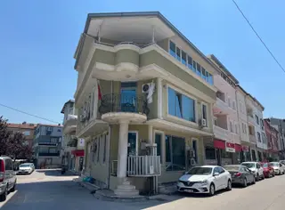 ** Beşevler Konak Mahallesinde 3 Katlı Bina (ticari + Mesken)