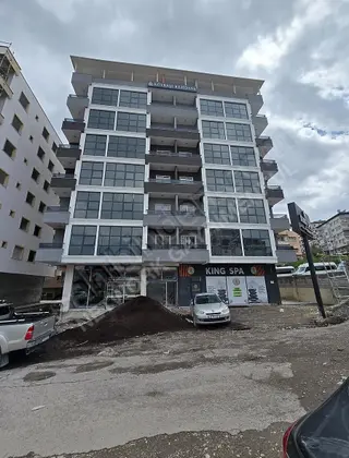 Sıfır Bina Geniş Balkonlu Cadde Üzeri Satılık 1+1