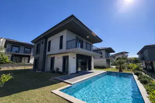 Kuşadası Güzelçamlıda Deniz Manzaralı Satılık 4+1 Müstakil Villa