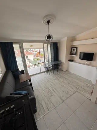 Antalya G.oba Örnekköysitesinde Özel Plajlı Kiralık 1+1 Daire