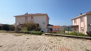 Çanakkale Akliman'da Deniz Manzaralı Site İçi Satılık Villa
