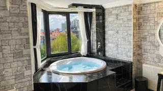 Ankara Günlük Kiralık Daire Çankaya | Tunalı Hilmi’de 1+0 Jakuzili 2 Kişilik Apart
