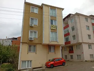 Kıyıkta Caddeye Yakın, Masrafsız, Ara Kat 2+1 Daire