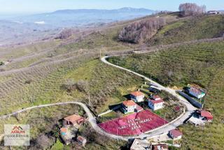 Köşe Konumda Asfalt Yola Geniş Cepheli %40 İmarlı 813 M2 Arsa