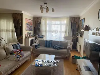 Turyap Yapracık 'tan Turkuaz 'da Full Yapılı Katta 4+1 Satılık Daire