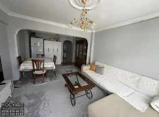 Ortaköyde Ana Caddeye Yakın Ara Kat Çift Balkon Çift Cepheli 2+1