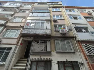 Fatih Balat'ta Satılık Haliç Manzaralı 2+1 Yatırımlık Daire Fatih Balat'ta Satılık Haliç Manzaralı 2+1 Yatırımlık Daire