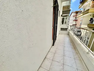 Ataparkta Yapılı Geniş M2 Li Satılık Düz Giriş 3+1